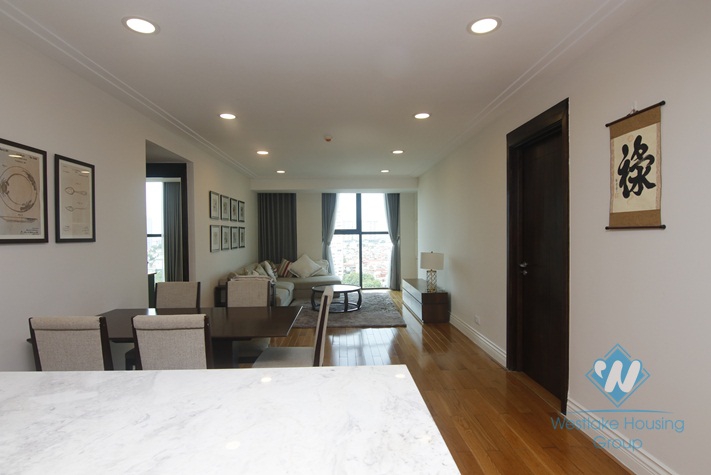 Luxury three bedrooms apartment for rent in Hoang Thanh tower, city center, Ha Noi